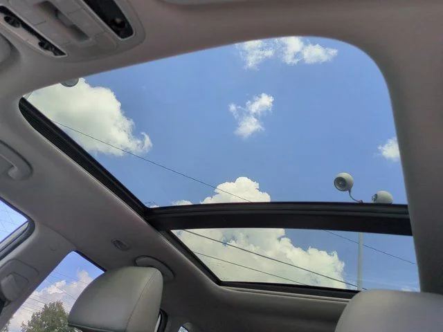 Used 2019 White Kia Plus image 20