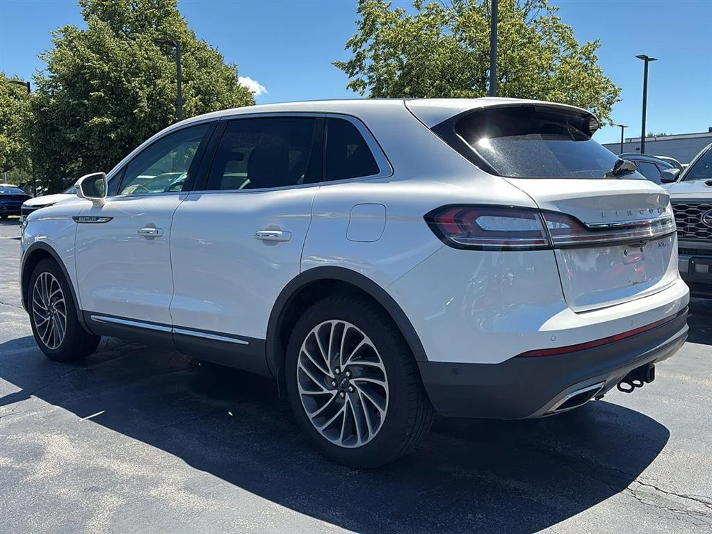 Used 2019 White Platinum Tri-Coat Lincoln Reserve image 5