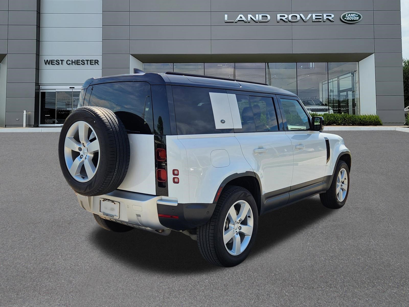 Certified Used 2024 Fuji White Land Rover S image 4