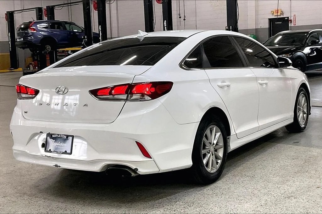 Used 2019 White Hyundai SE image 13