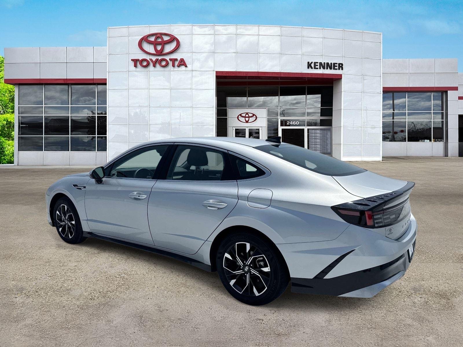 Used 2025 Aero Silver Hyundai SEL image 4