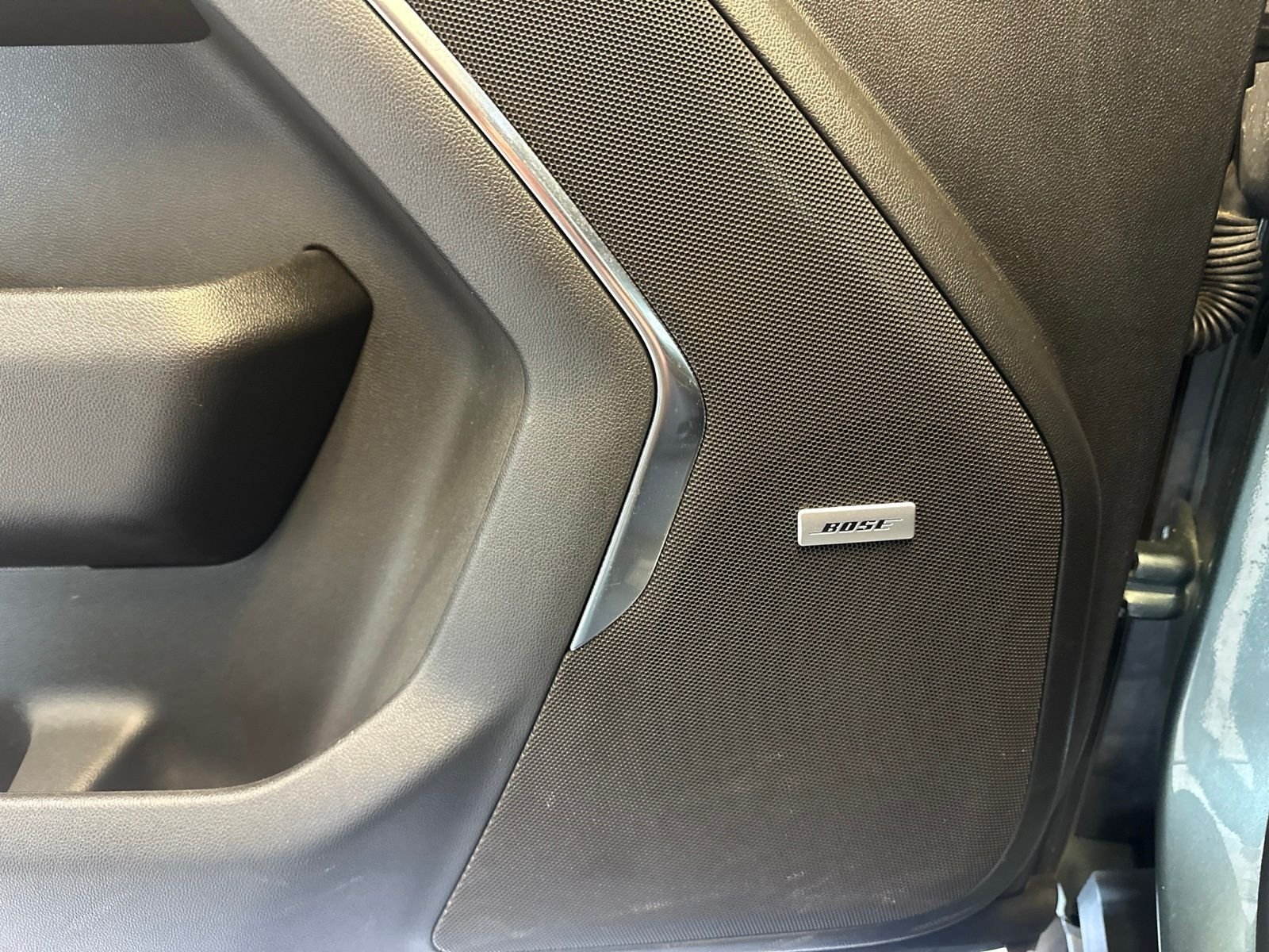 Used 2024  Chevrolet Premier image 25