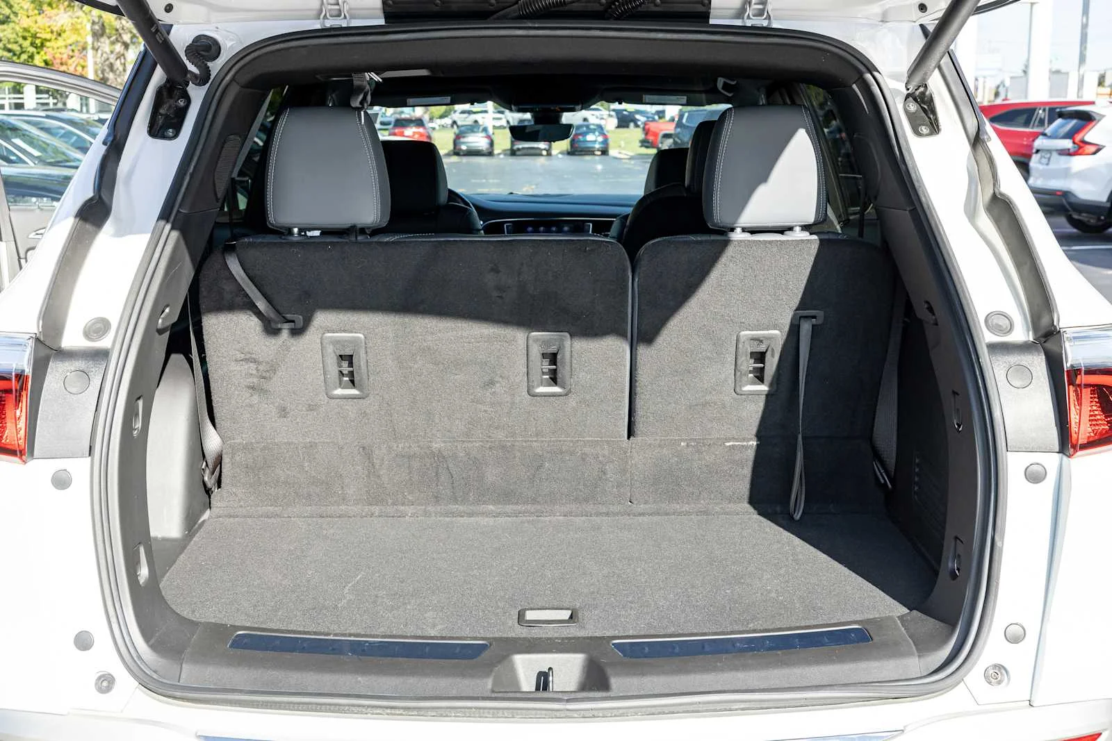 Used 2024 White Frost Tricoat Buick Essence image 35