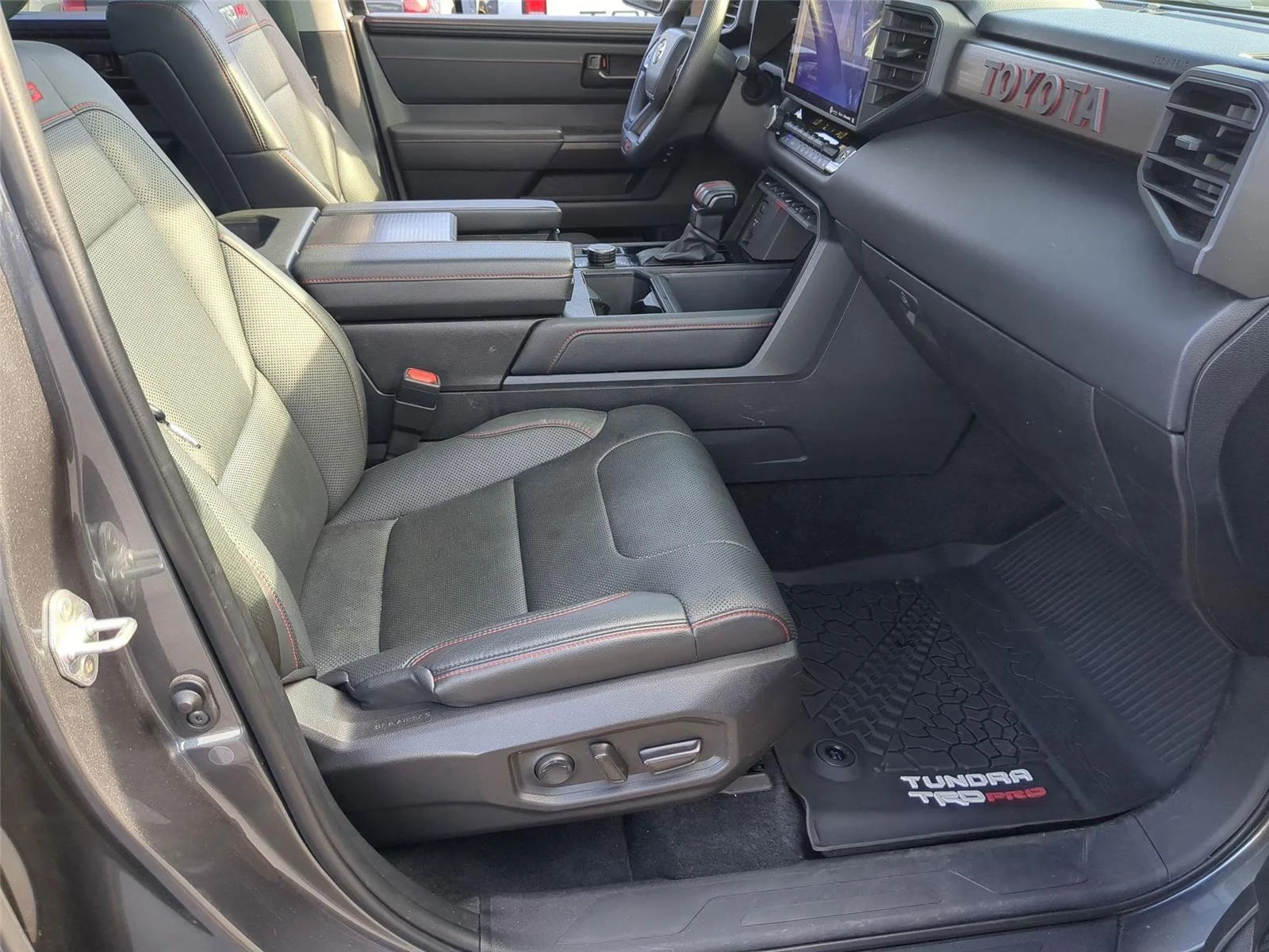 Used 2023  TOYOTA  image 40