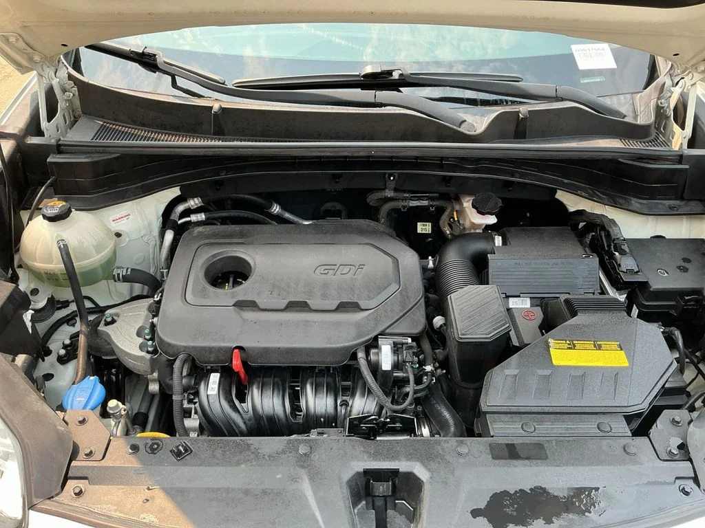 Used 2018 White Kia LX image 23
