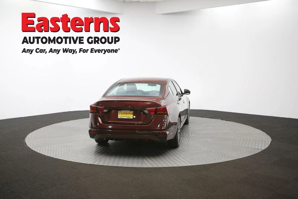 Used 2023 Red Nissan 2.5 SV image 38