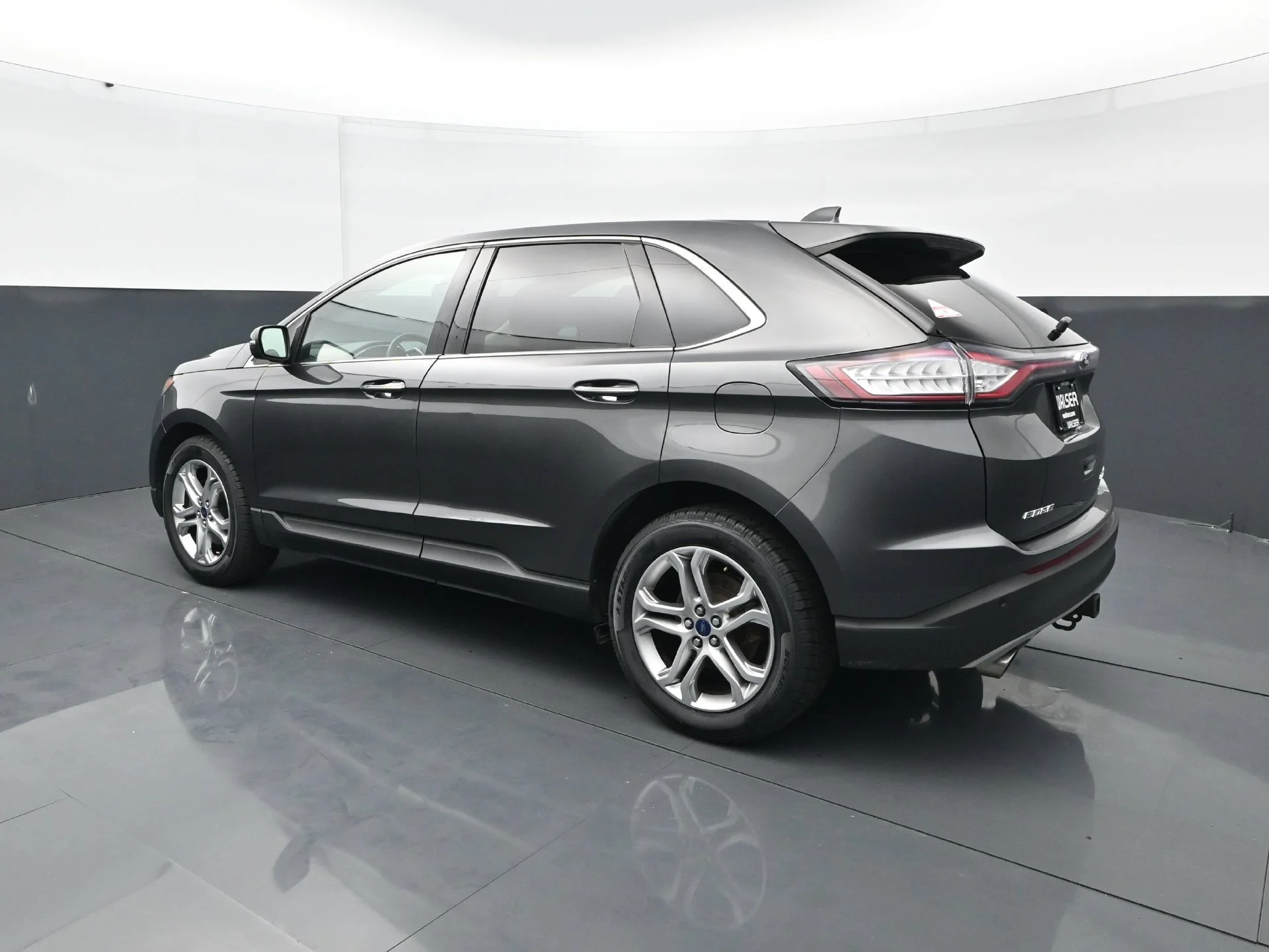 Used 2015  Ford 4D WAGON TITANIUM AWD image 4