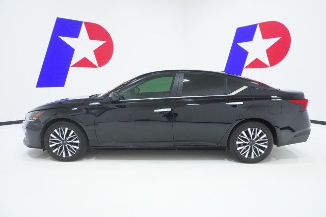 2025 Nissan Altima SV - Photo 9