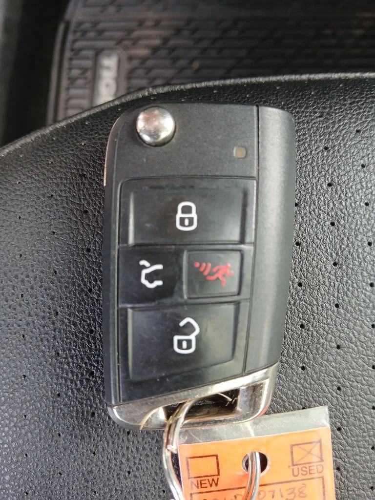 Used 2021 White Volkswagen  image 32