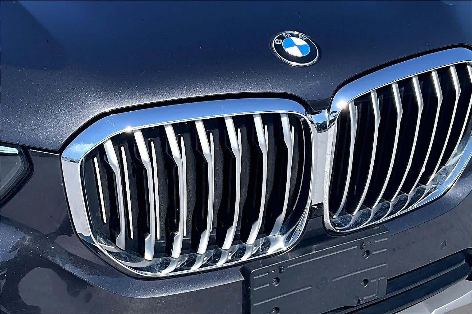 Used 2021 Dark Graphite Metallic BMW xDrive40i image 30