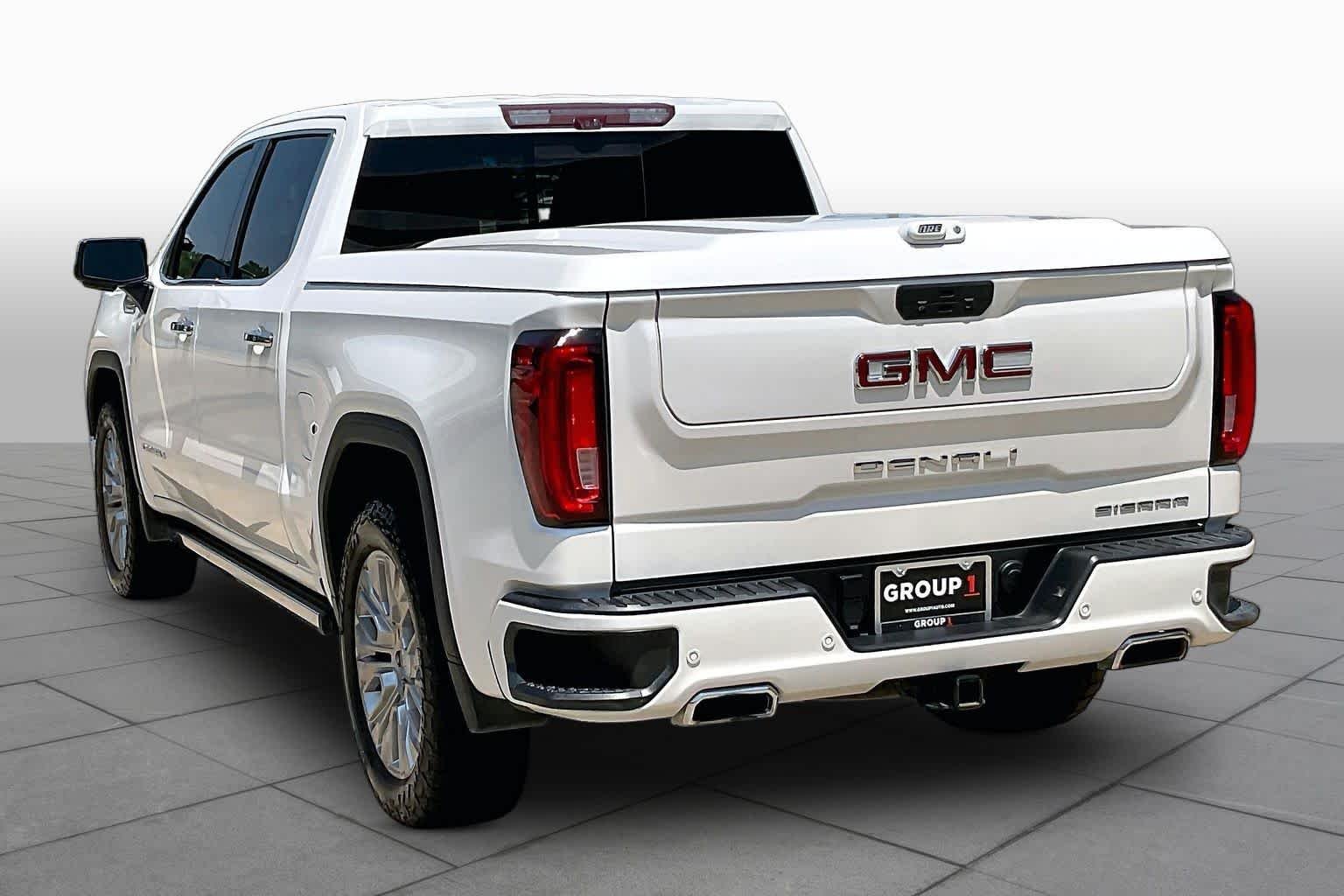 Used 2021 White Frost Tricoat GMC Denali image 12