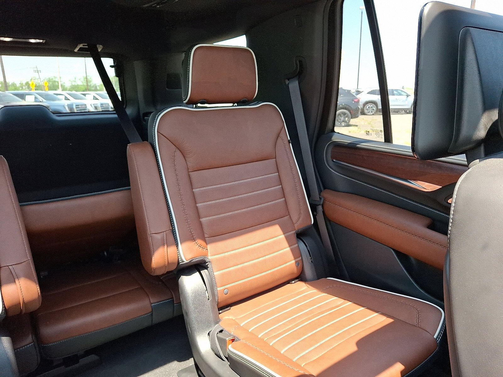 2024 GMC Yukon Denali Ultimate - Photo 16