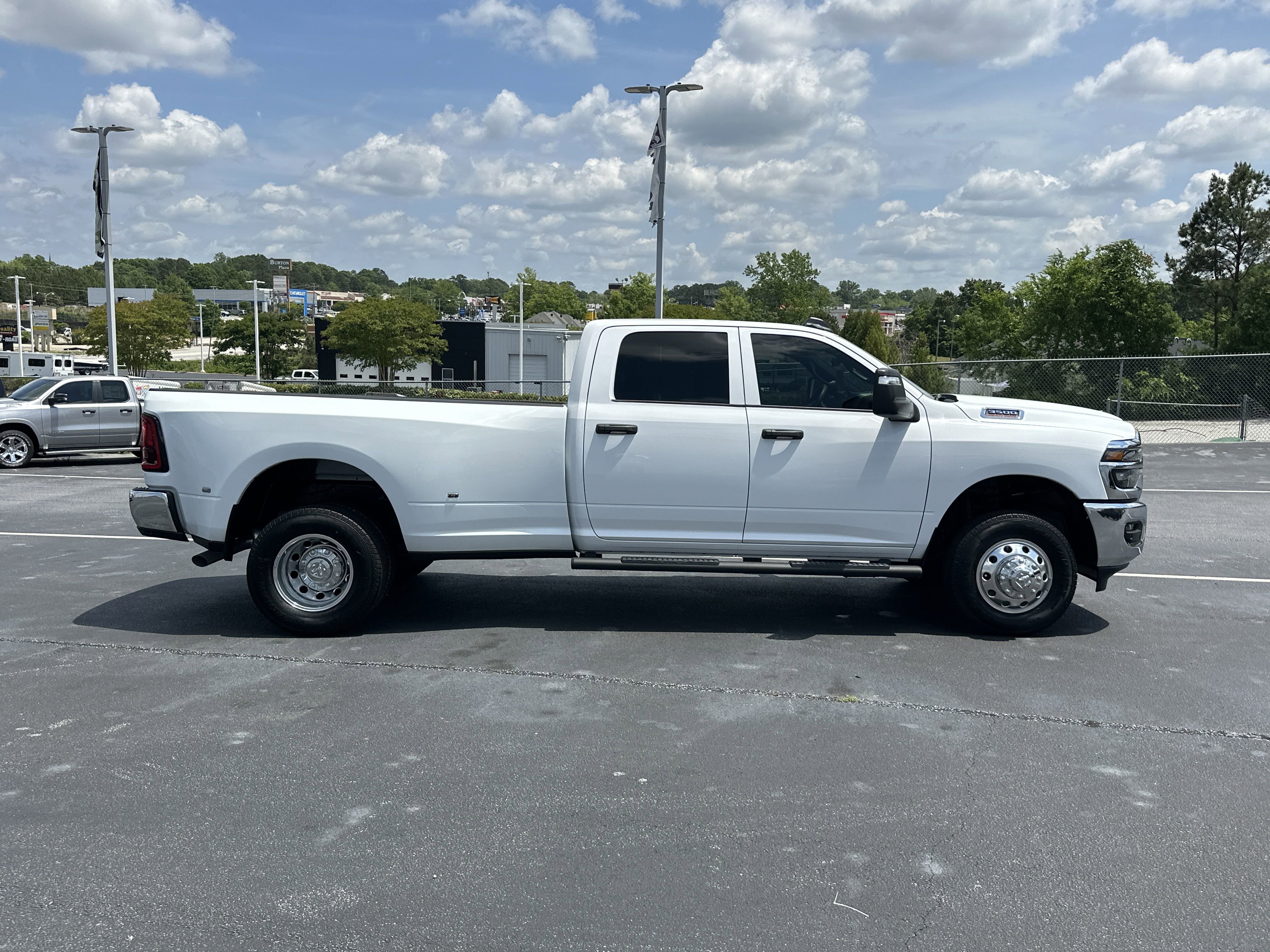 2025 RAM 3500 Tradesman - Photo 9