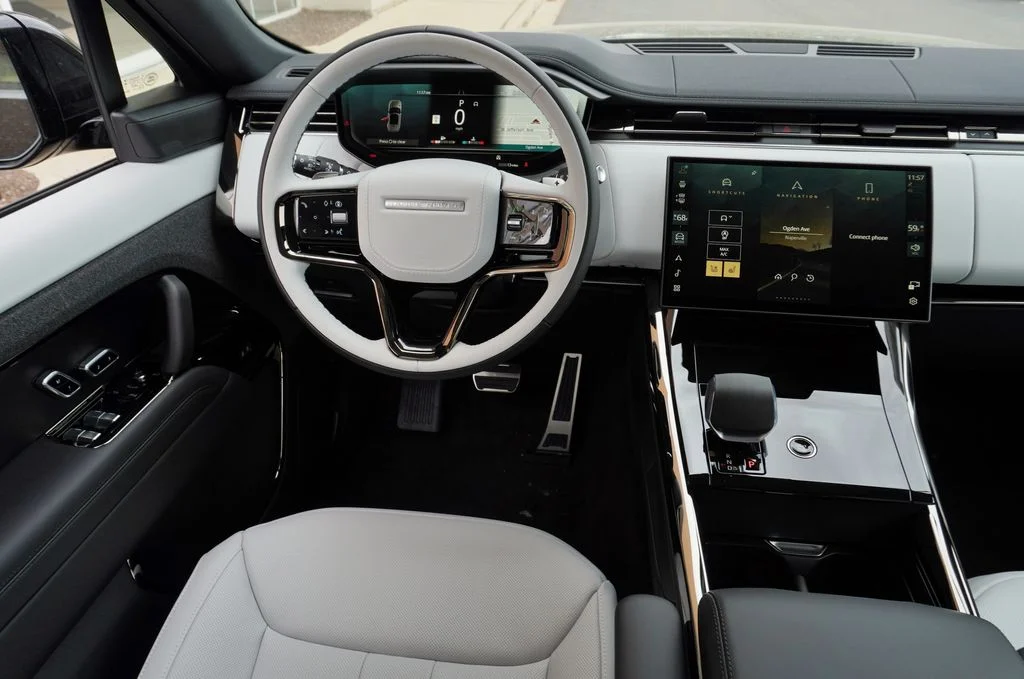 New 2026 Santorini Black Land Rover Dynamic SE image 16