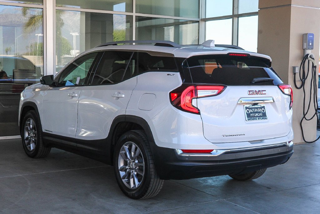 Used 2023 White GMC SLT image 6