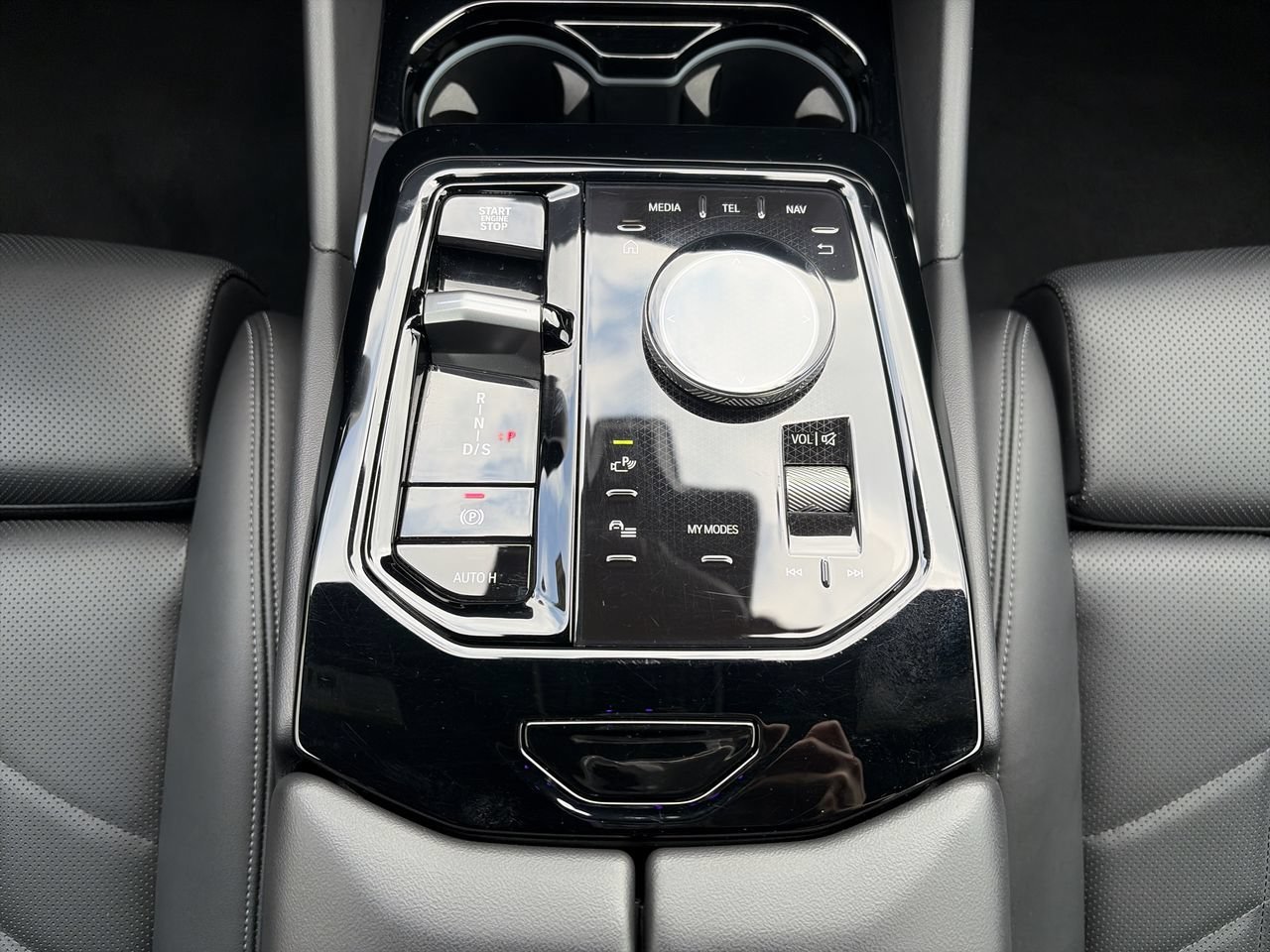Used 2025 Black Sapphire Metallic BMW 530i image 28