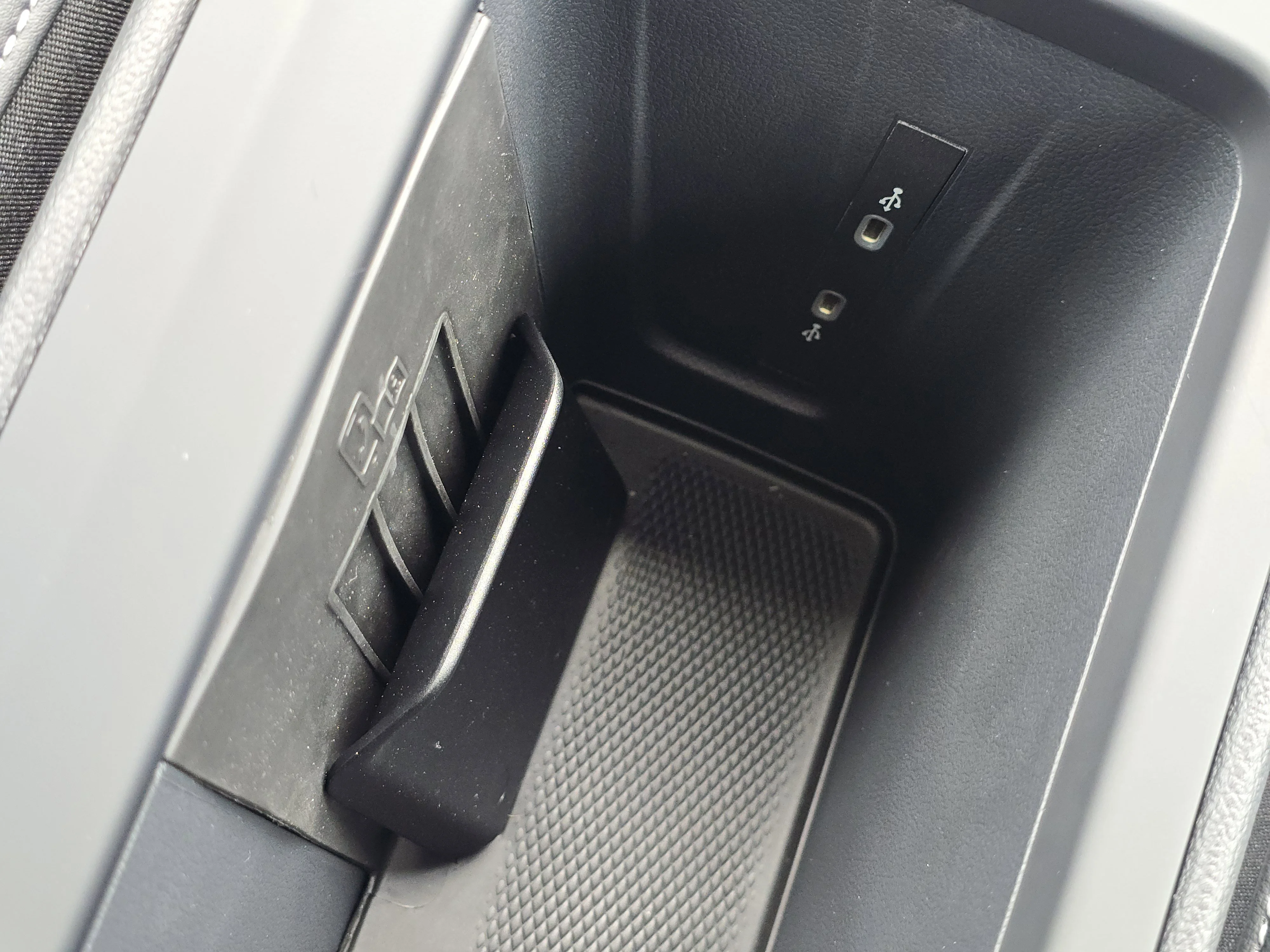 New 2026 Platinum Gray Metallic Volkswagen SE image 25