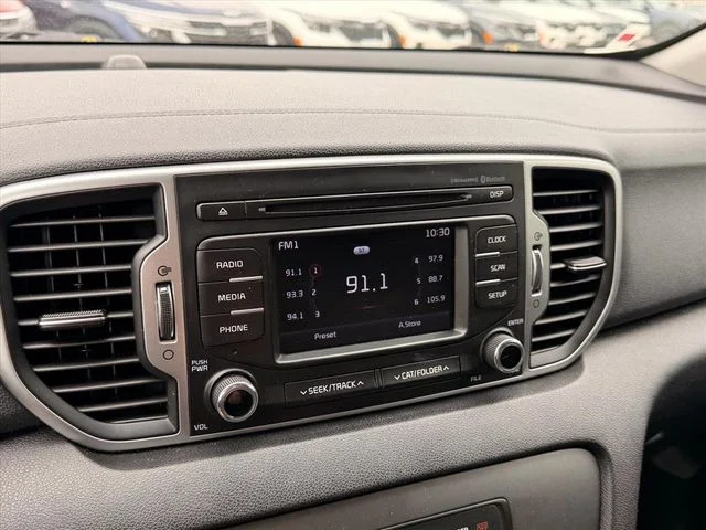 Used 2019 White Kia LX image 23