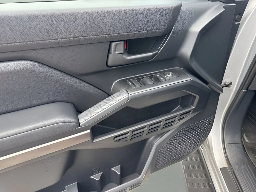 Used 2025  Toyota SR5 image 22