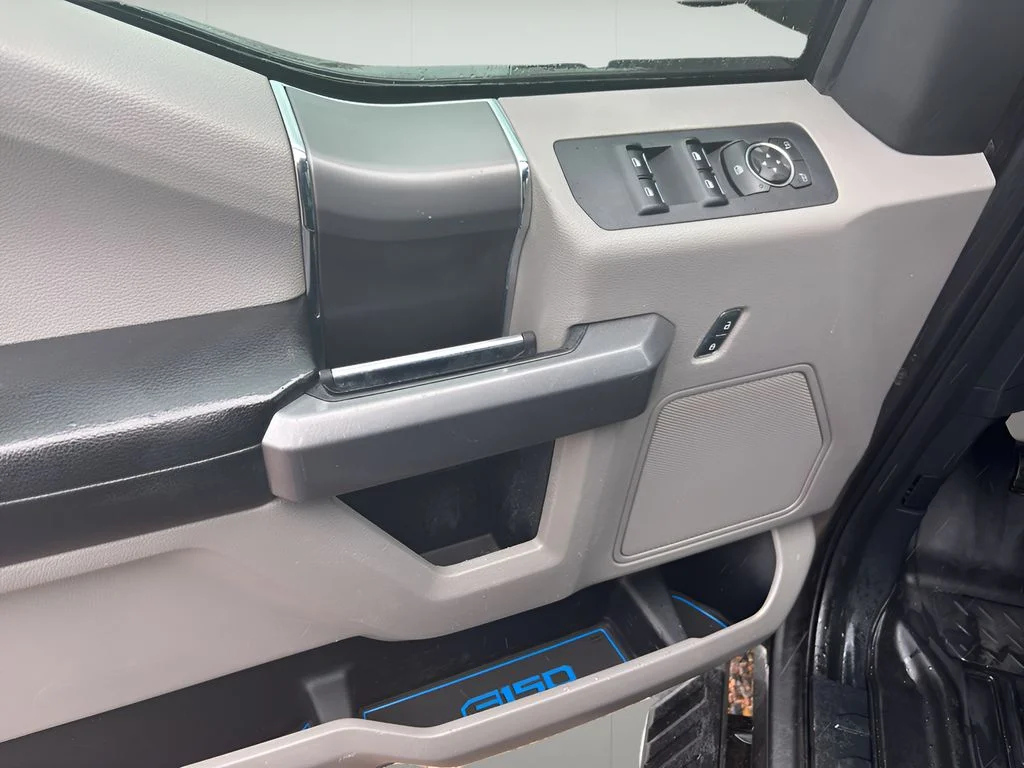 Used 2015 Gray Ford XLT image 26