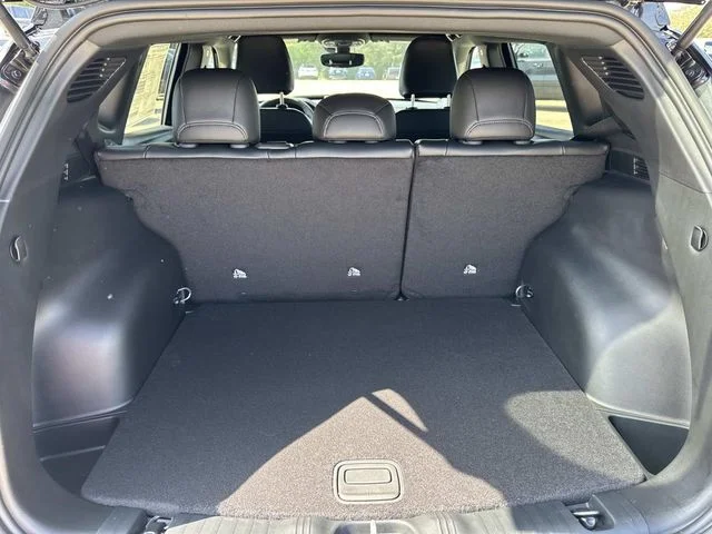 New 2026 Black Jeep Latitude image 10