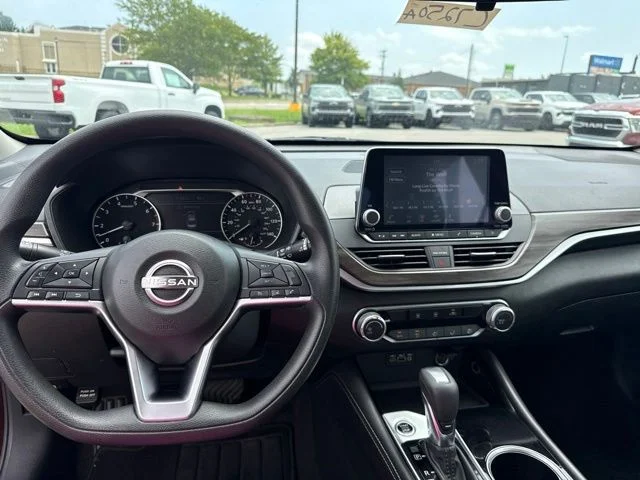 Used 2023 Red Nissan 2.5 SV image 30