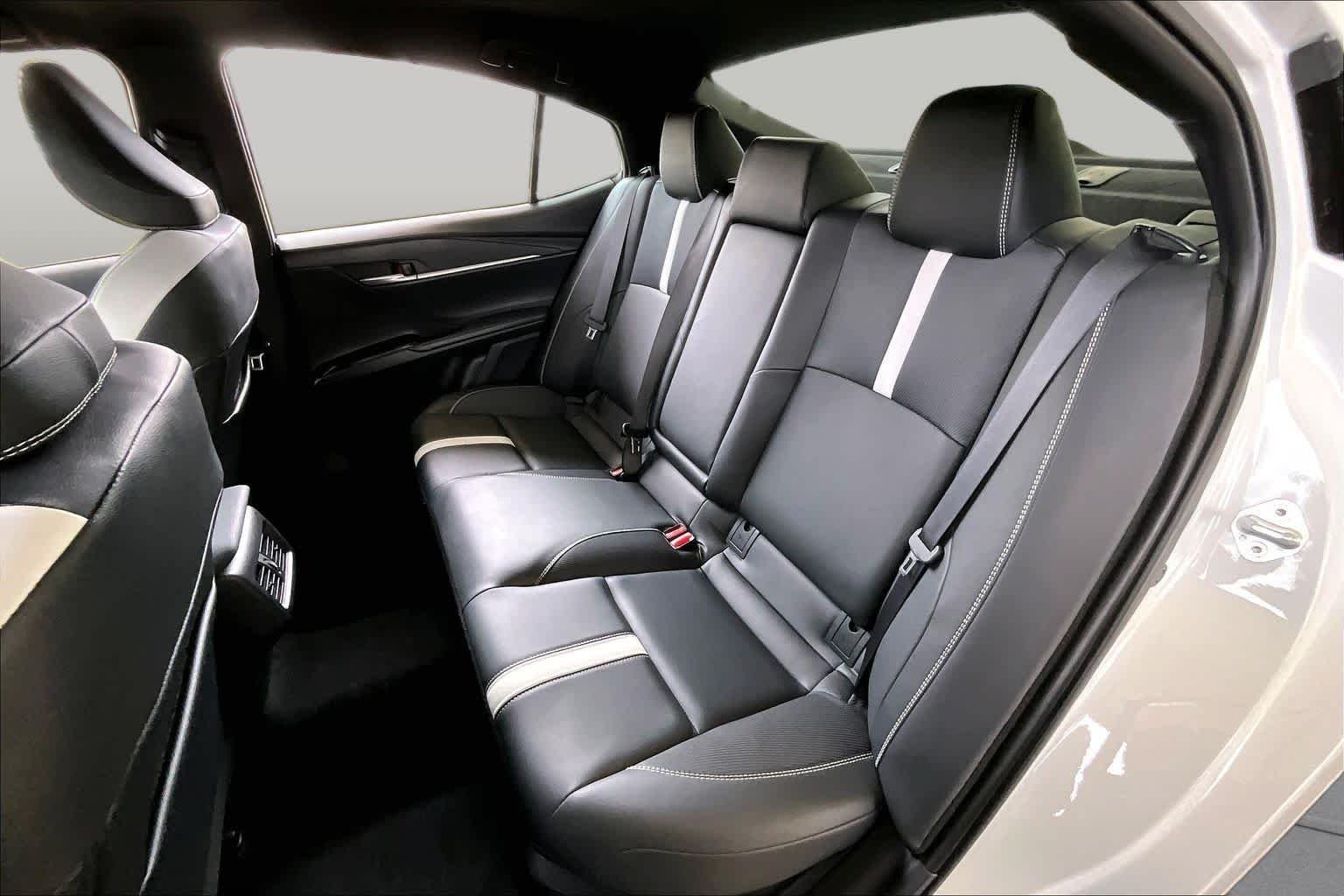 Used 2025 Ice Cap Toyota SE image 19