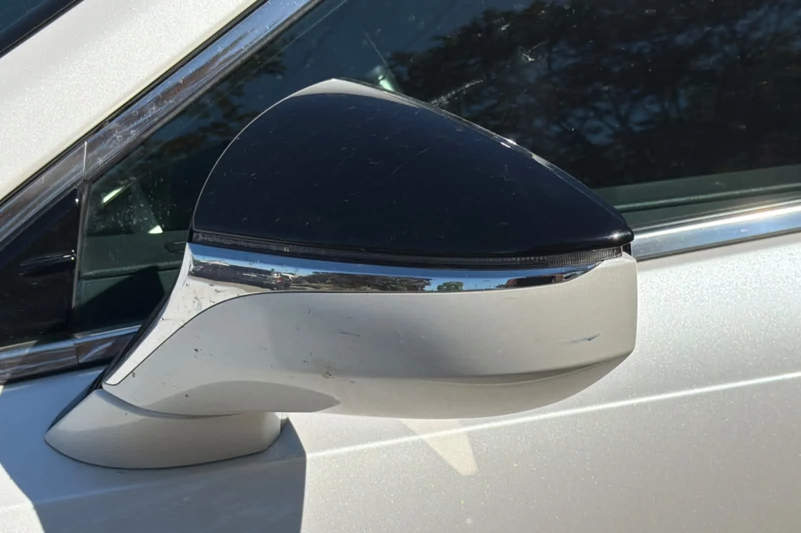 Used 2019 Eminent White Pearl Lexus  image 21