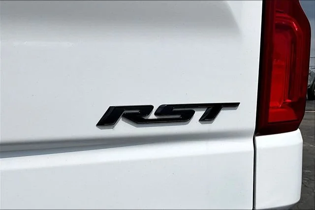 New 2026 Summit White Chevrolet RST image 9