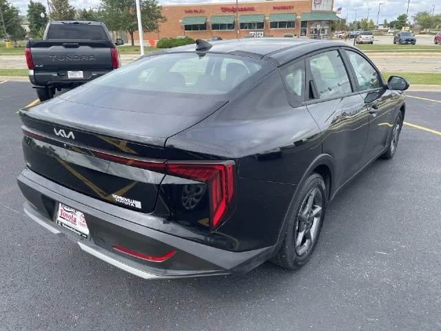 2025 Kia K4 LXS - Photo 33