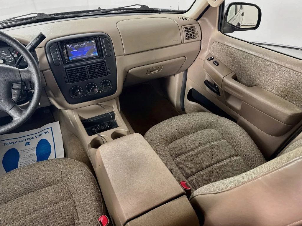 Used 2004 Pueblo Gold Clearcoat Metallic Ford XLS image 27