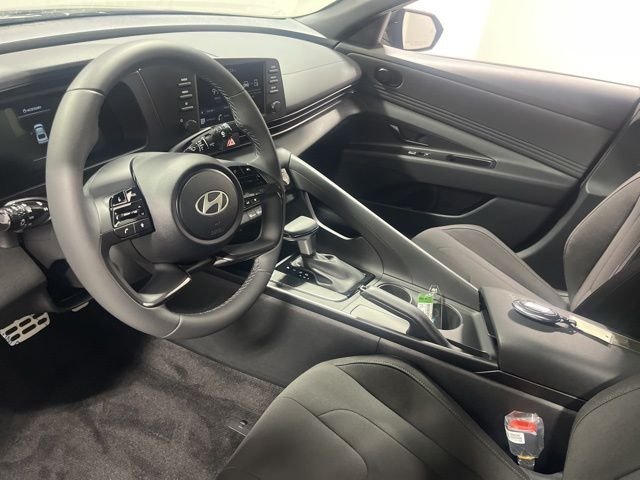 Used 2025 Gray Hyundai SEL Sport image 10