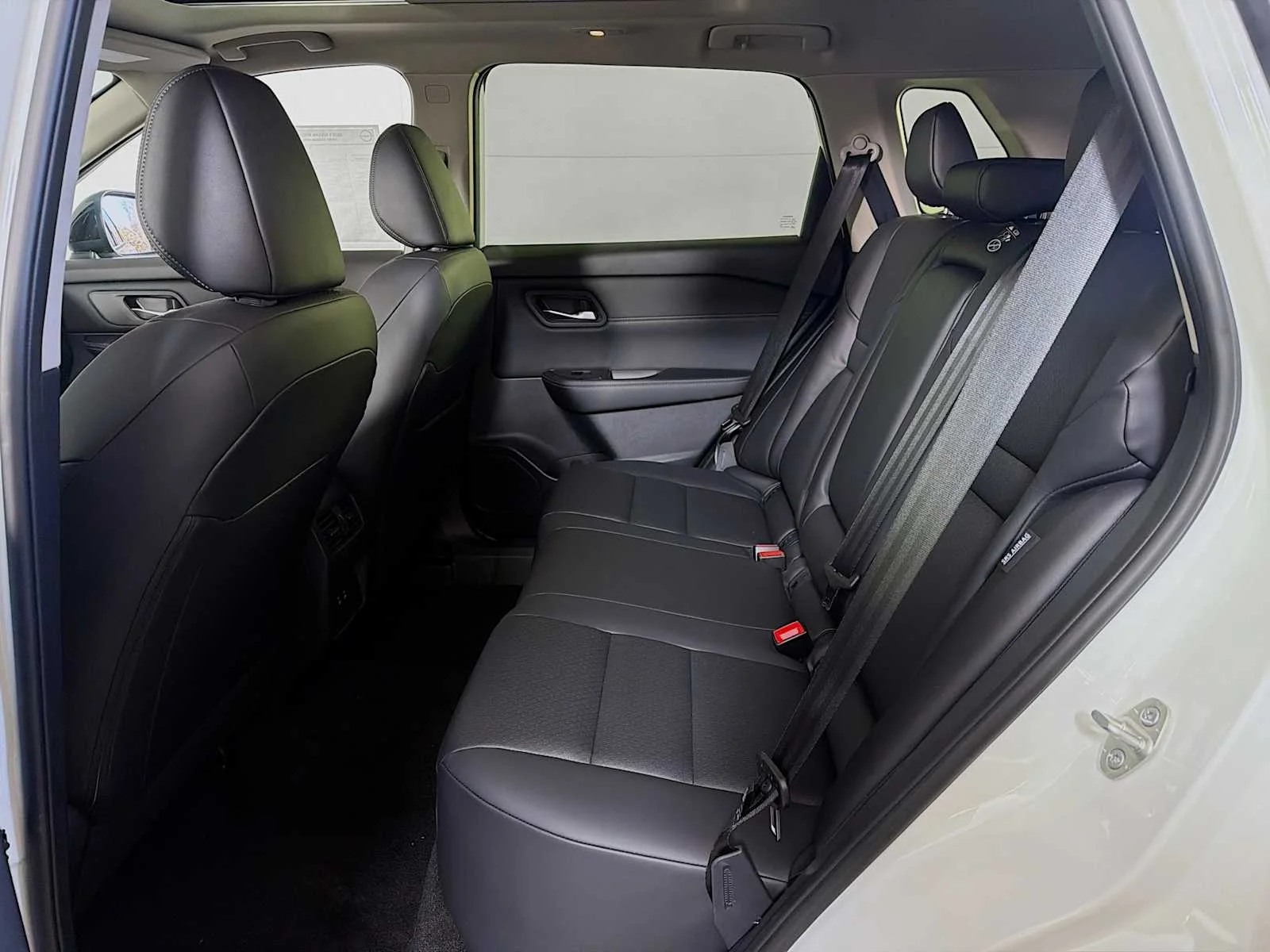 New 2026 Everest White Pearl TriCoat Nissan Dark Armor™ image 5
