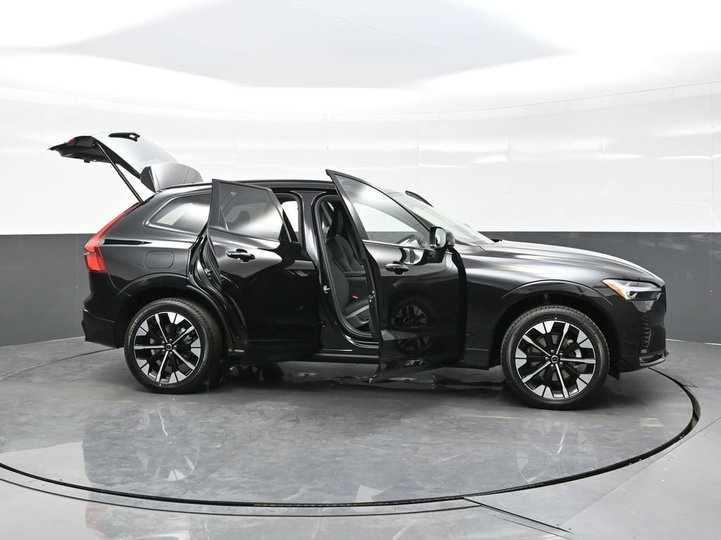 2026 Volvo XC60 Plus - Photo 31