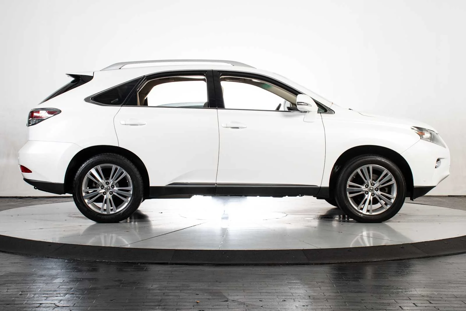 Used 2015 Starfire Pearl Lexus  image 8