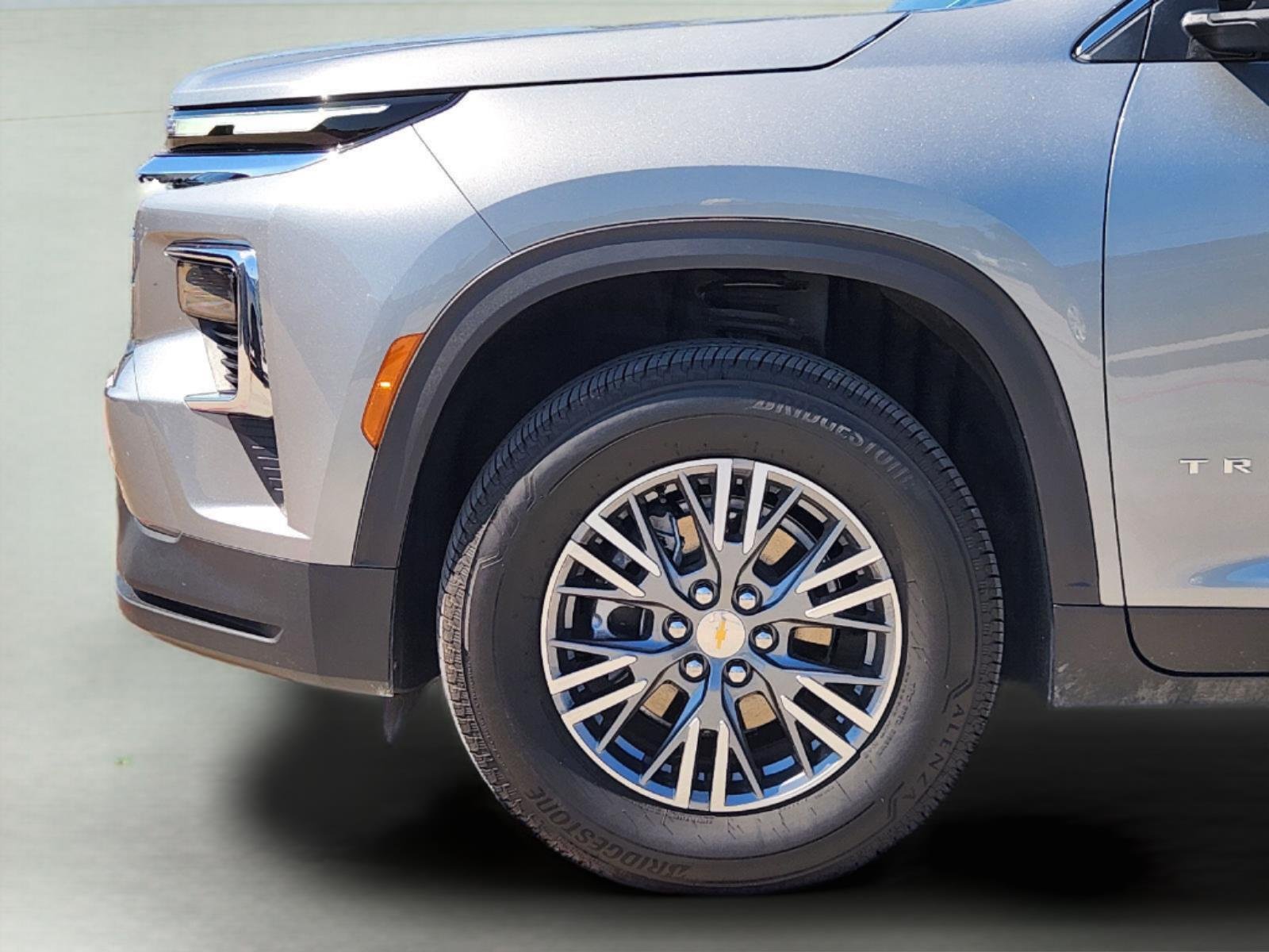 2026 Chevrolet Traverse photo 8 of 34