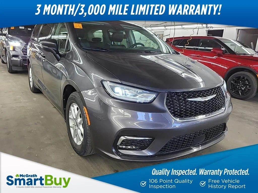 2023 Chrysler Pacifica Touring L's photo