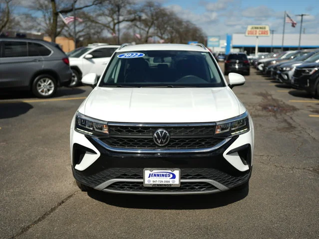 Used 2022 White Volkswagen SE image 3