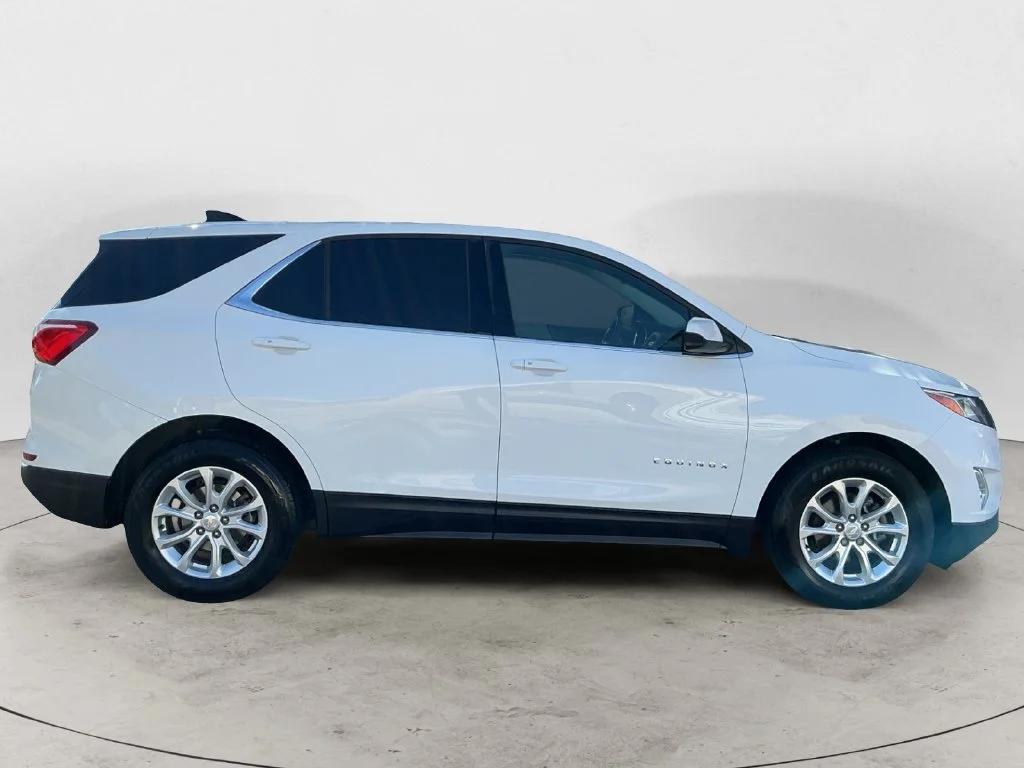 Used 2019 SUMMIT WHITE Chevrolet LT image 4
