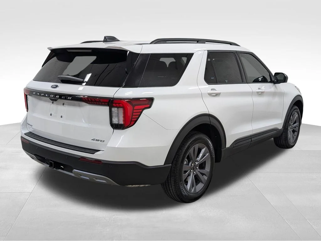 New 2026 Star White Metallic Tri-Coat Ford Active image 18