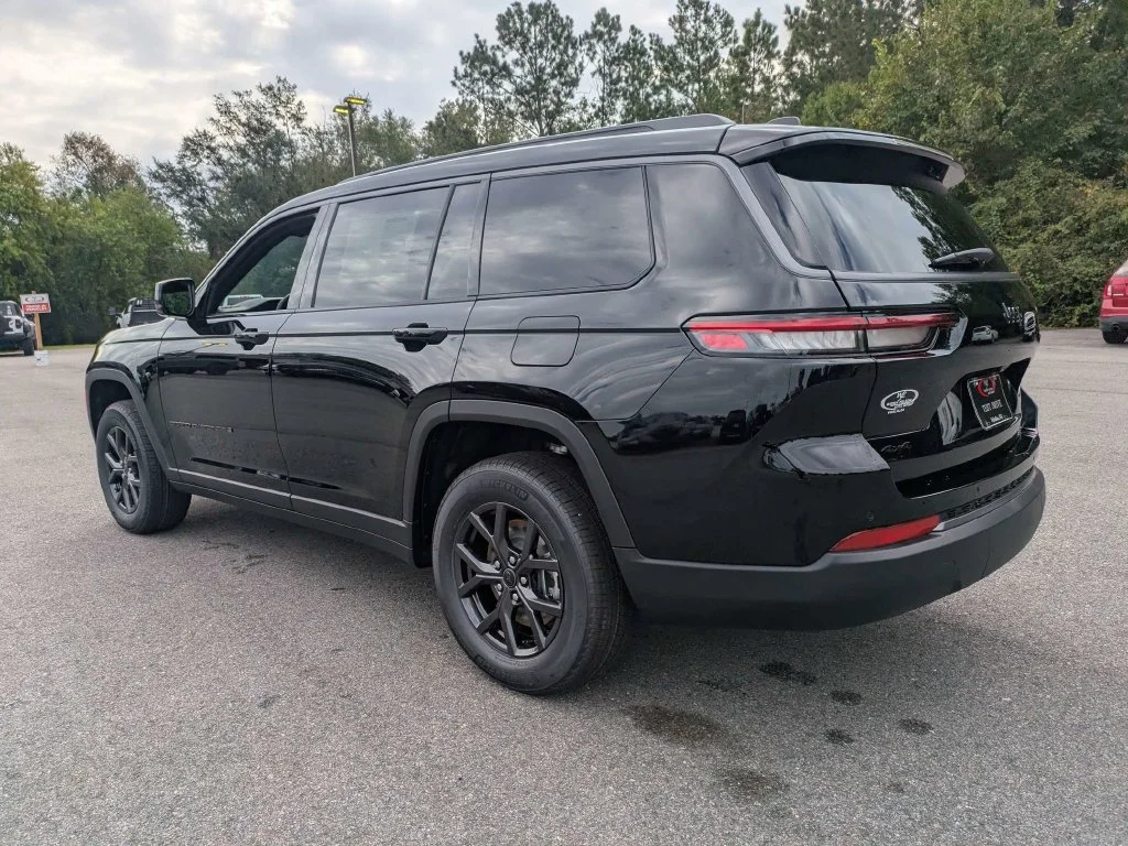 New 2027 High-Gloss Black Paint Jeep  image 6