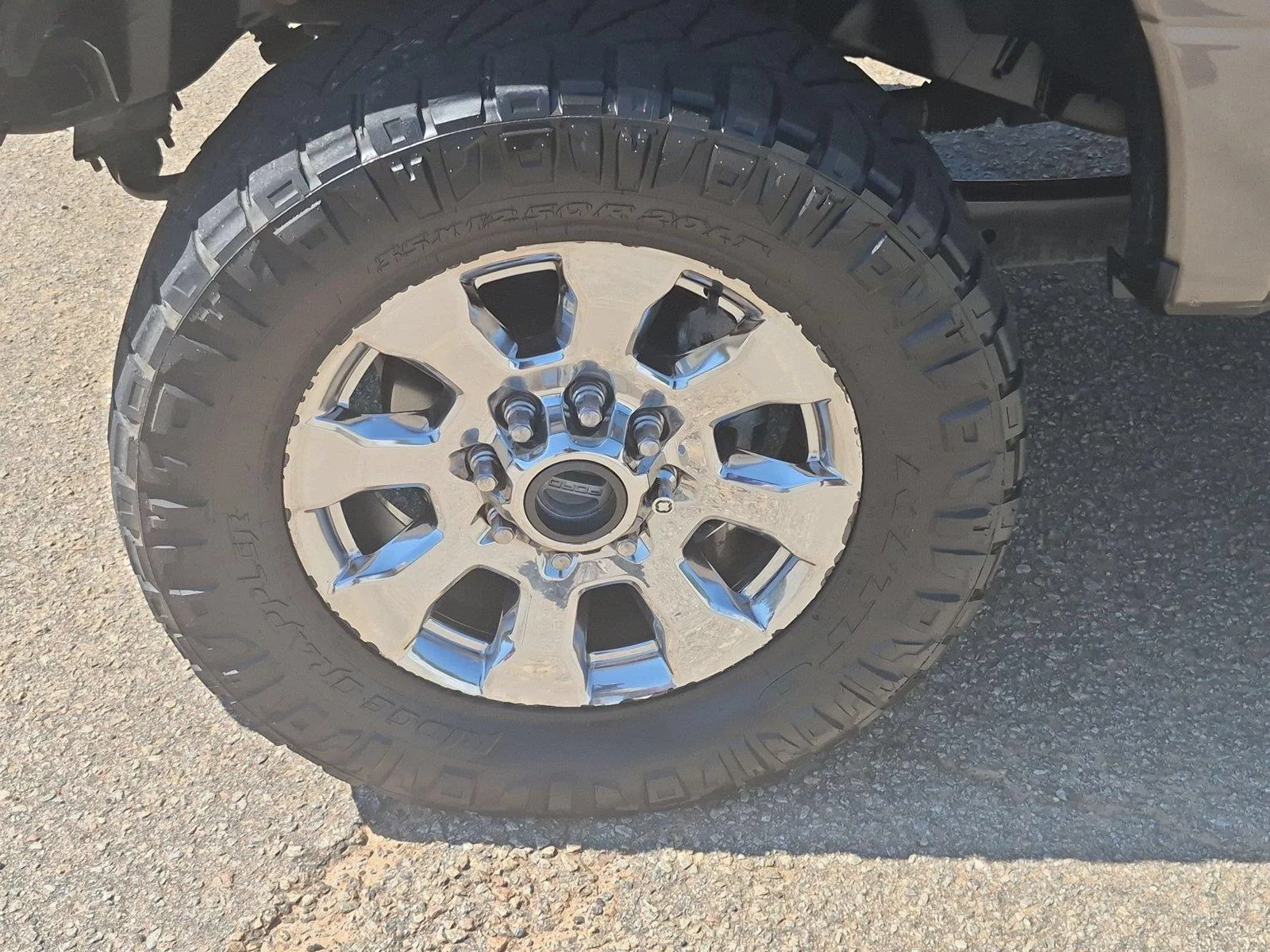 Used 2018 Stone Gray Metallic Ford LARIAT image 10