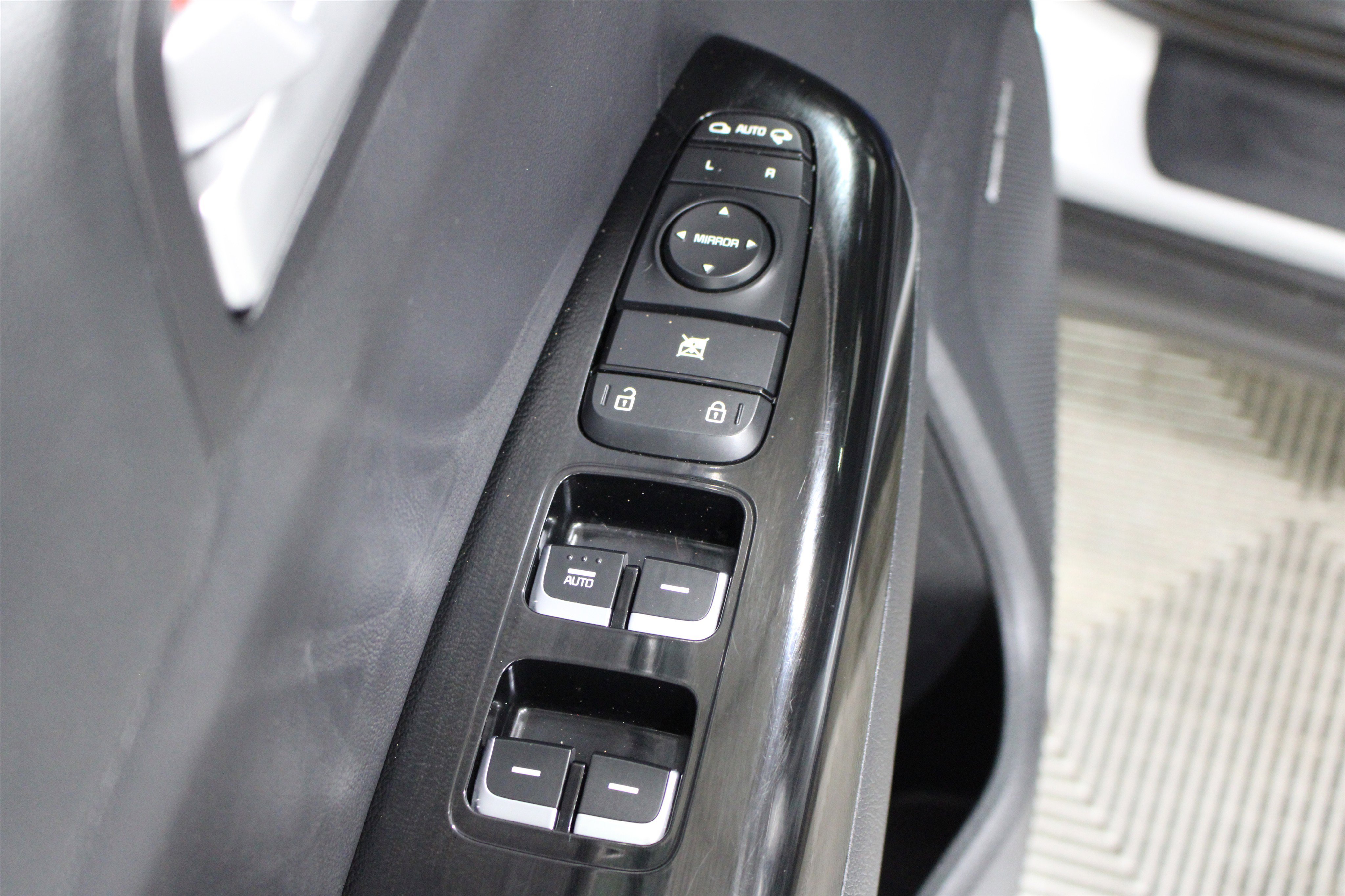 Used 2021 Sparkling Silver Kia EX image 7