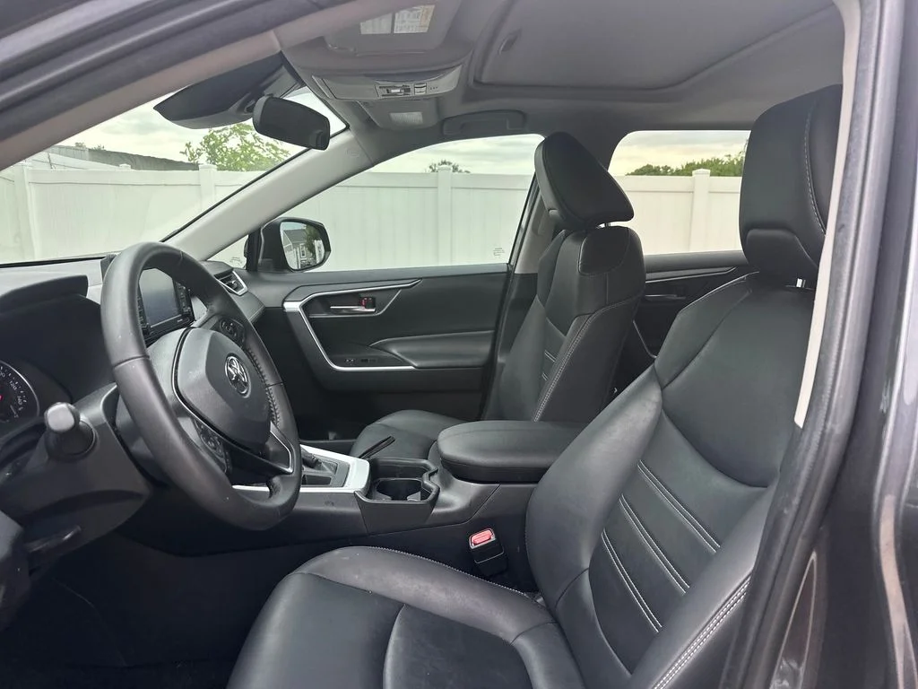 Used 2021 Gray Toyota XLE Premium image 11