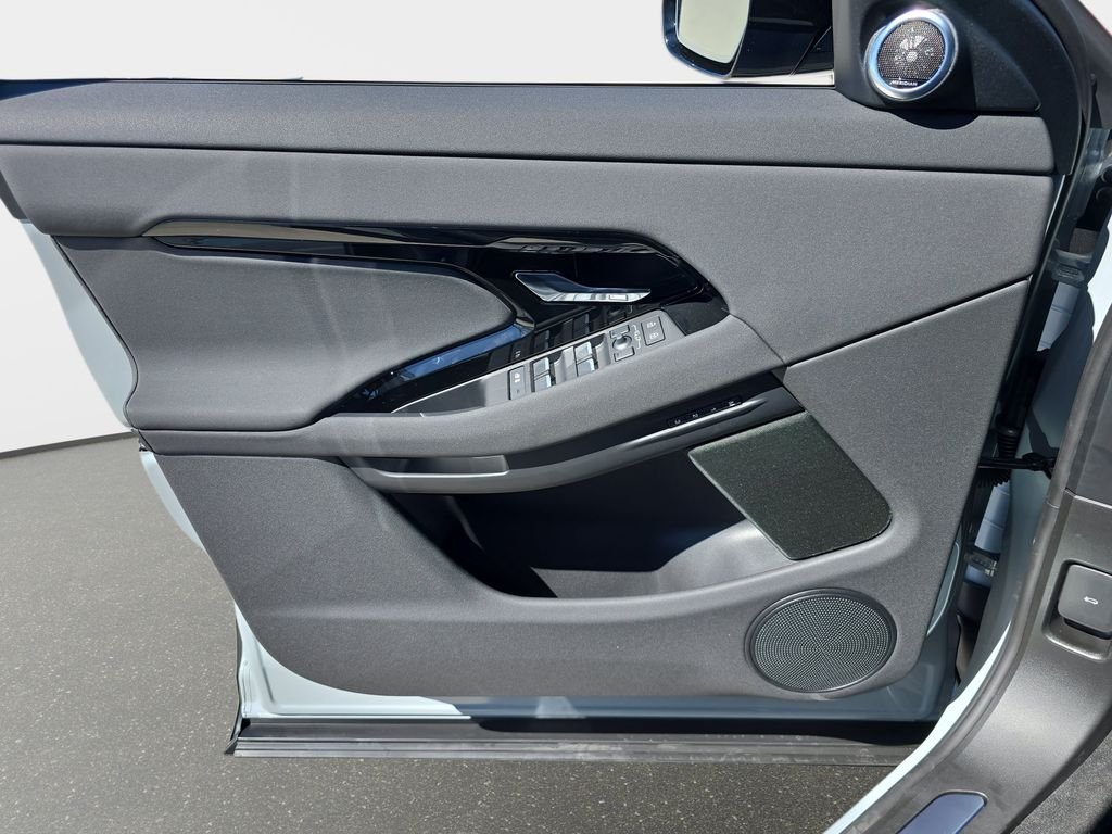 New 2026 Arroios Grey Land Rover S image 27