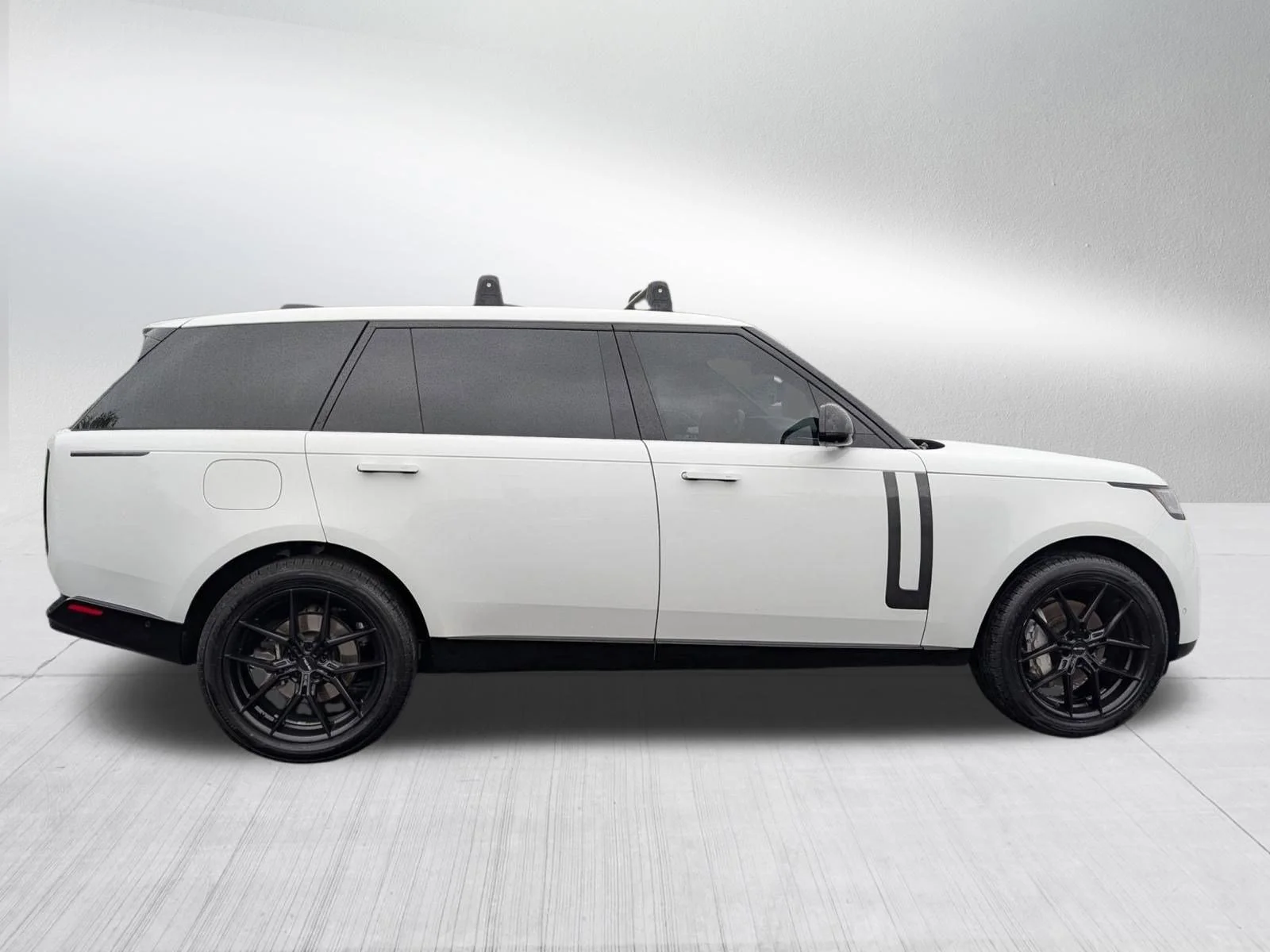 Used 2025 Icy White SV Bespoke Special Effect Satin Land Rover SE image 6