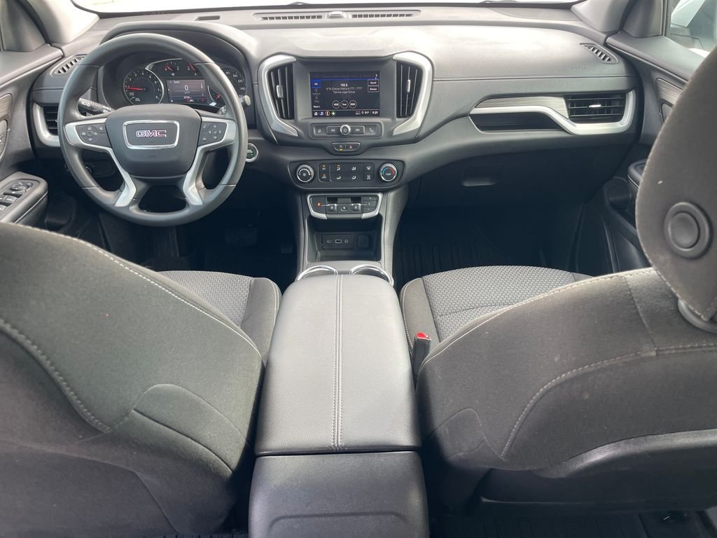 Used 2024 White GMC SLE image 9