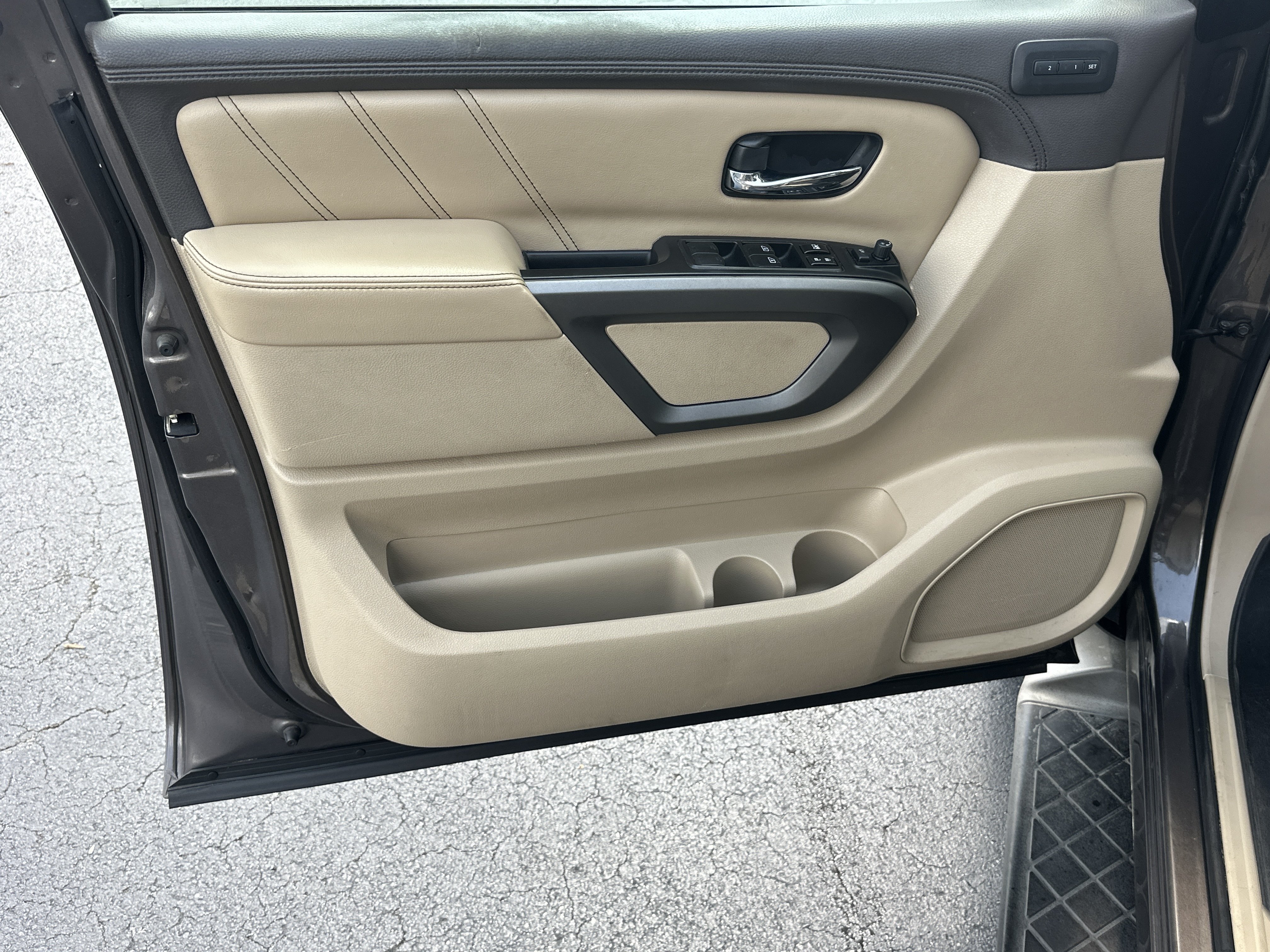 Used 2015 Java Metallic Nissan Platinum image 10