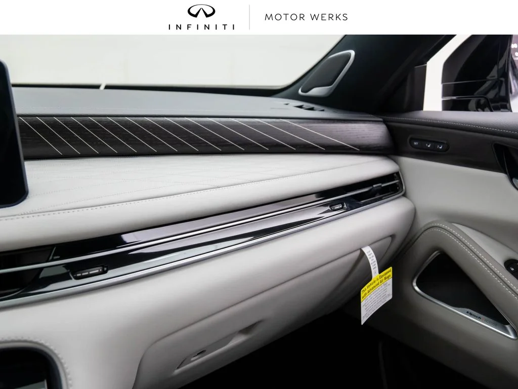 New 2027 2T RAD WHT INFINITI Autograph AWD image 28