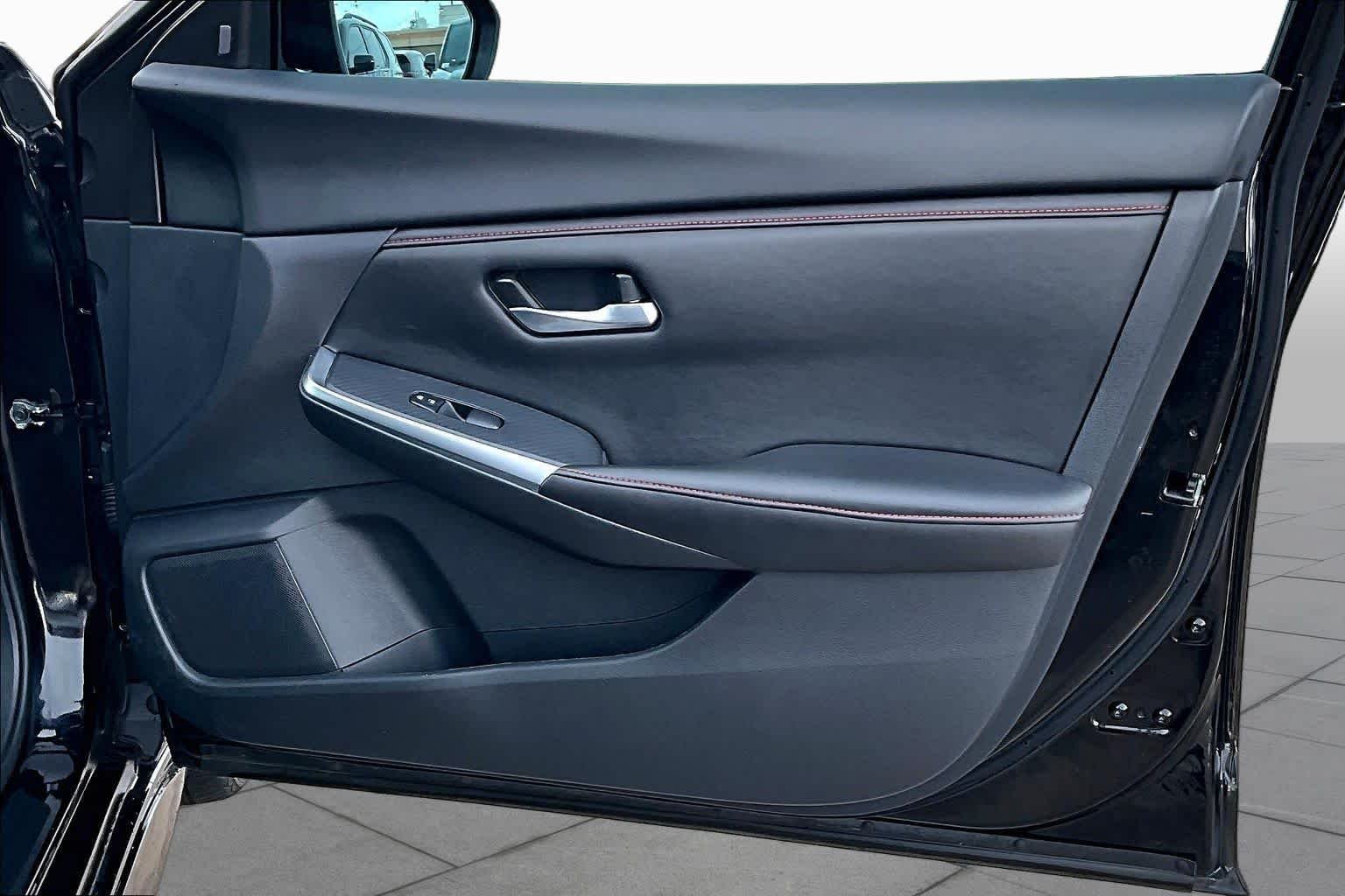 Used 2025 Super Black Nissan SR image 23